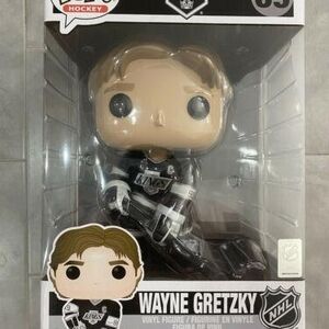 Wayne Gretzky Vinyl Figure in Black and White Uniform